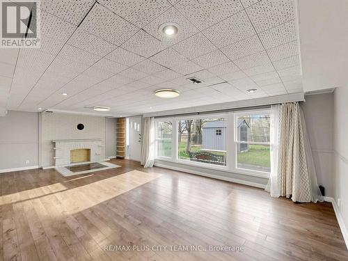 260 Renforth Drive, Toronto, ON - Indoor