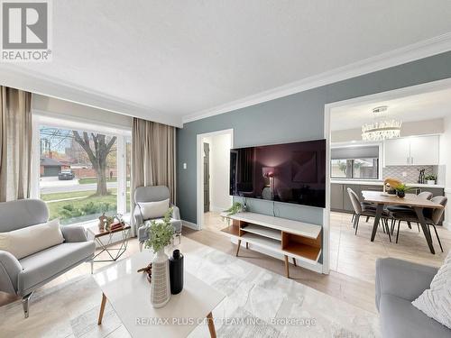 260 Renforth Drive, Toronto, ON - Indoor Photo Showing Living Room