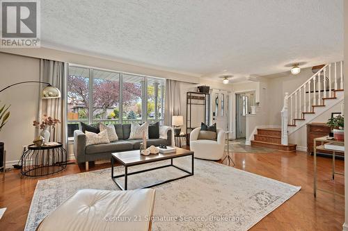 1578 Sherway Drive, Mississauga, ON - Indoor Photo Showing Living Room