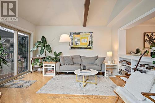 1578 Sherway Drive, Mississauga, ON - Indoor Photo Showing Living Room