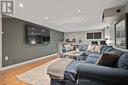 1578 Sherway Drive, Mississauga, ON - Indoor Photo Showing Living Room