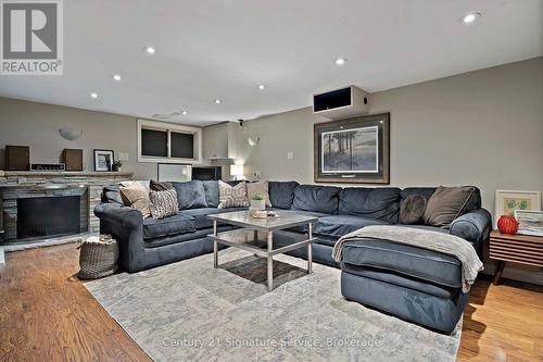 1578 Sherway Drive, Mississauga, ON - Indoor Photo Showing Living Room