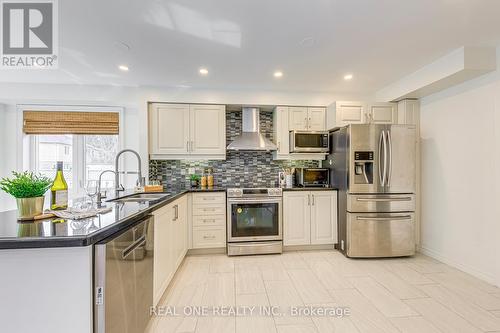 2946 Duncairn Drive, Mississauga, ON - Indoor Photo Showing Kitchen With Stainless Steel Kitchen With Upgraded Kitchen