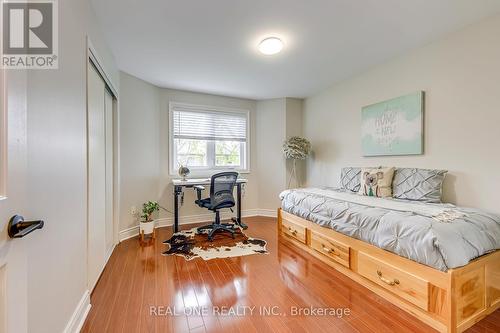 2946 Duncairn Drive, Mississauga, ON - Indoor Photo Showing Bedroom