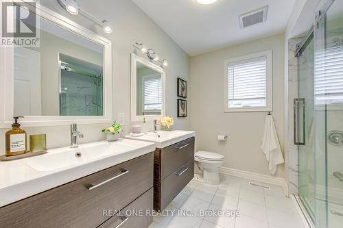 2946 Duncairn Drive, Mississauga, ON - Indoor Photo Showing Bathroom