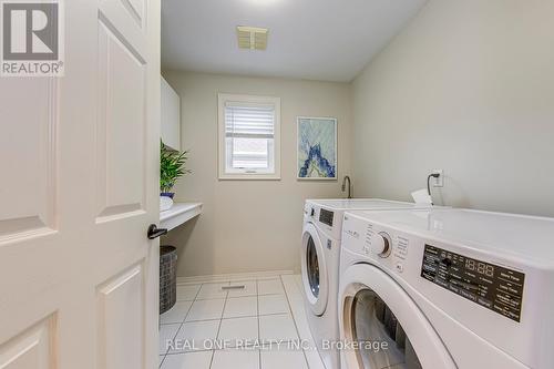 2946 Duncairn Drive, Mississauga, ON - Indoor Photo Showing Laundry Room