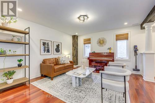 2946 Duncairn Drive, Mississauga, ON - Indoor Photo Showing Living Room