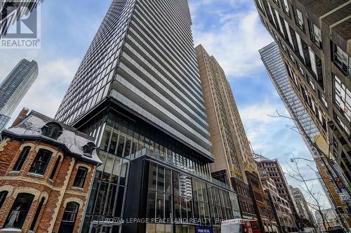 808 - 15 GRENVILLE STREET  Toronto, ON M4Y 0B9