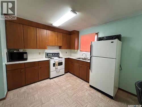 260 Duncan Road, Estevan, SK - Indoor Photo Showing Kitchen With Double Sink