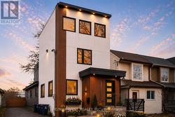 201 RHODES AVENUE Toronto, ON M4L 3A2
