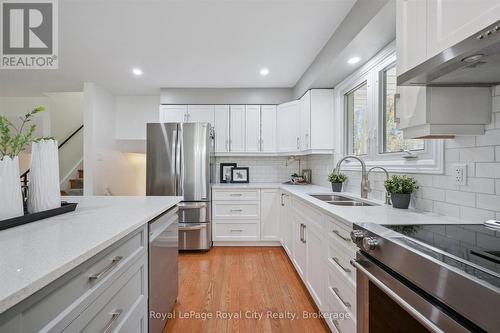 22 Crestwood Drive, Cambridge, ON - Indoor Photo Showing Kitchen With Double Sink With Upgraded Kitchen