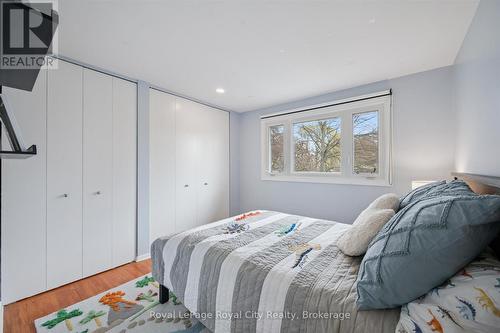 22 Crestwood Drive, Cambridge, ON - Indoor Photo Showing Bedroom