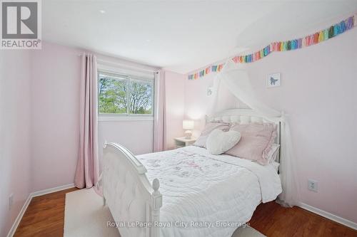 22 Crestwood Drive, Cambridge, ON - Indoor Photo Showing Bedroom