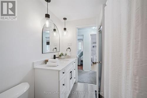 22 Crestwood Drive, Cambridge, ON - Indoor Photo Showing Bathroom