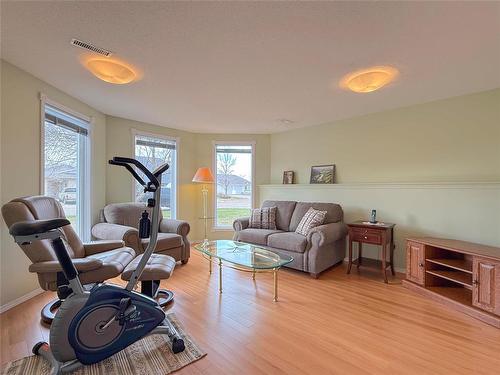151 Daly Crescent, Brandon, MB - Indoor Photo Showing Living Room
