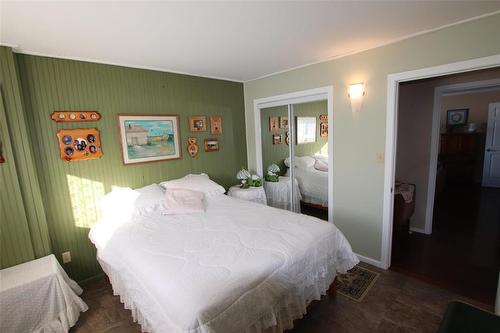 Bdrm #2 - 156 Cottage Road, Steep Rock, MB - Indoor Photo Showing Bedroom