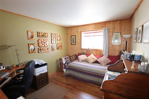 Bdrm #3 - 156 Cottage Road, Steep Rock, MB - Indoor Photo Showing Bedroom