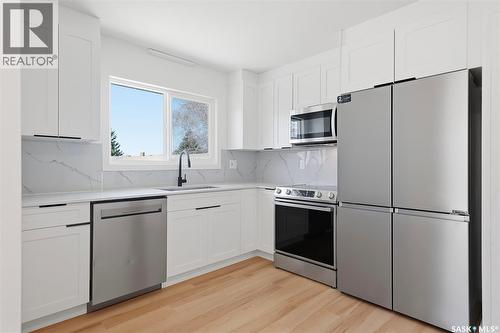 1310 East Centre, Saskatoon, SK - Indoor Photo Showing Kitchen With Stainless Steel Kitchen With Upgraded Kitchen
