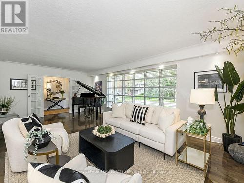 1454 Chasehurst Drive, Mississauga, ON - Indoor Photo Showing Living Room