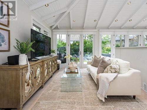 1454 Chasehurst Drive, Mississauga, ON - Indoor Photo Showing Living Room