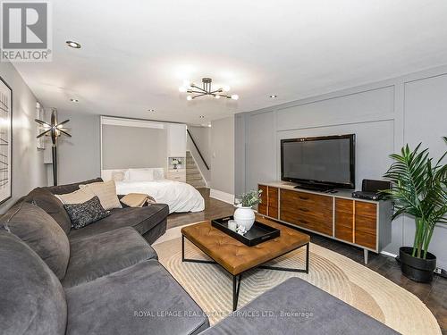 1454 Chasehurst Drive, Mississauga, ON - Indoor Photo Showing Living Room