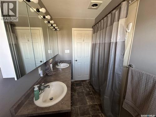 1114 Herbert Avenue, Herbert, SK - Indoor Photo Showing Bathroom