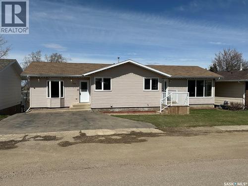 1114 Herbert Avenue, Herbert, SK - Outdoor