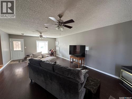 1114 Herbert Avenue, Herbert, SK - Indoor Photo Showing Living Room