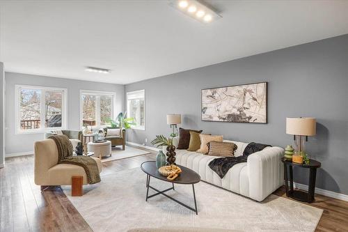 278 Laxdal Road, Winnipeg, MB - Indoor Photo Showing Living Room