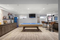 Amazing bar /storage! - 