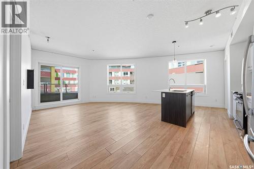 204 409 B Avenue S, Saskatoon, SK - Indoor Photo Showing Living Room