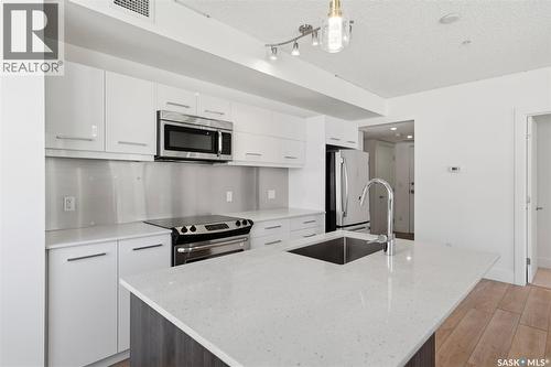 204 409 B Avenue S, Saskatoon, SK - Indoor Photo Showing Kitchen With Upgraded Kitchen