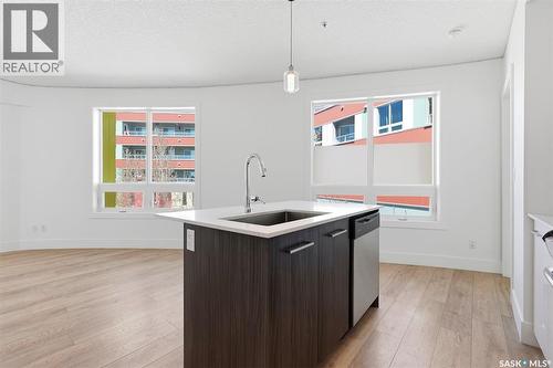 204 409 B Avenue S, Saskatoon, SK - Indoor Photo Showing Kitchen