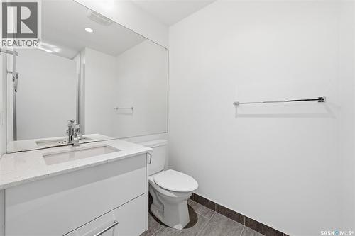 204 409 B Avenue S, Saskatoon, SK - Indoor Photo Showing Bathroom
