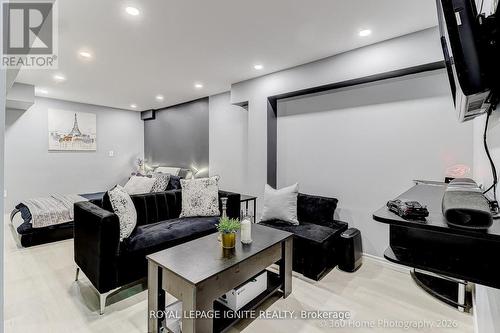 48 Thorp Crescent, Ajax, ON - Indoor