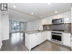 2207 3093 WINDSOR GATE Coquitlam, BC V3B 0N2