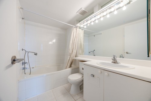 Bathroom - 906-200 Rue Hall, Montréal (Verdun/Île-Des-Soeurs), QC - Indoor Photo Showing Bathroom