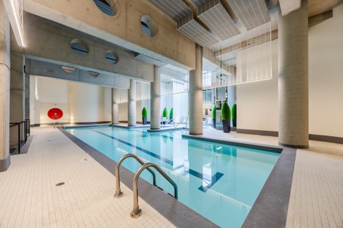 Pool - 906-200 Rue Hall, Montréal (Verdun/Île-Des-Soeurs), QC - Indoor Photo Showing Other Room With In Ground Pool