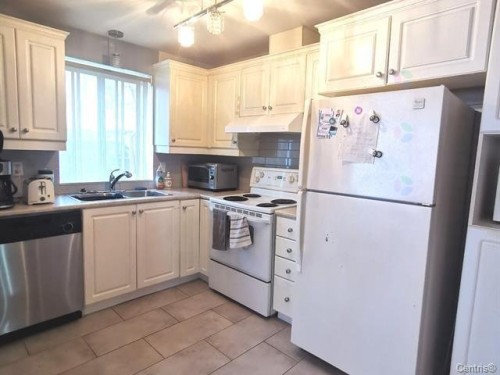 Cuisine - S102-1511 Boul. Shevchenko, Montréal (Lasalle), QC - Indoor Photo Showing Kitchen With Double Sink