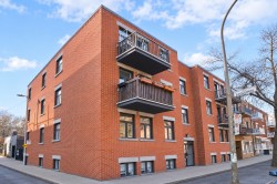 Façade - 