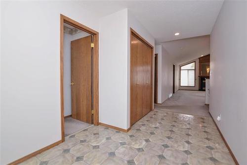 7-20 Orchard Hill Dr, Winnipeg, MB 