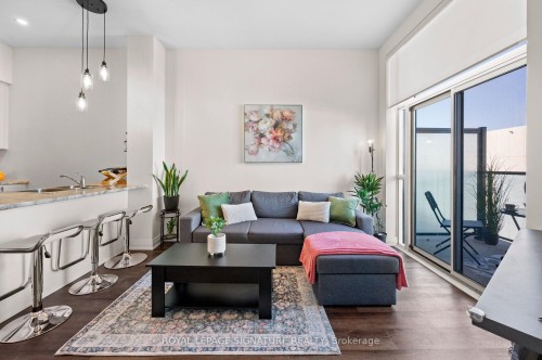 630-16 Concord Place, Grimsby, ON - Indoor Photo Showing Living Room