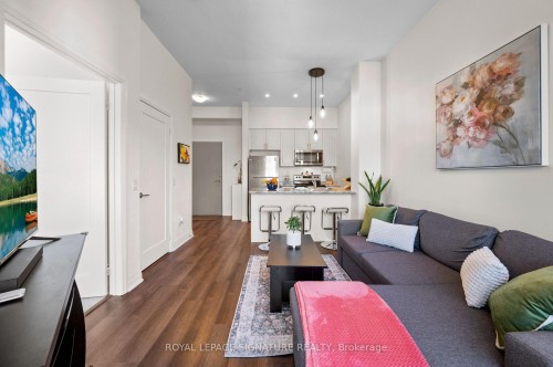 630-16 Concord Place, Grimsby, ON - Indoor Photo Showing Living Room