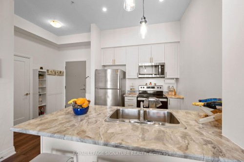 630-16 Concord Place, Grimsby, ON - Indoor Photo Showing Kitchen With Double Sink With Upgraded Kitchen