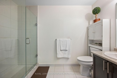 630-16 Concord Place, Grimsby, ON - Indoor Photo Showing Bathroom