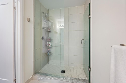 630-16 Concord Place, Grimsby, ON - Indoor Photo Showing Bathroom