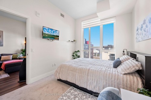 630-16 Concord Place, Grimsby, ON - Indoor Photo Showing Bedroom