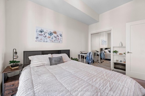 630-16 Concord Place, Grimsby, ON - Indoor Photo Showing Bedroom