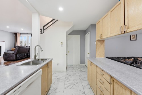 Cuisine - 960 Rue Basile-Routhier, Repentigny (Repentigny), QC - Indoor Photo Showing Kitchen With Double Sink