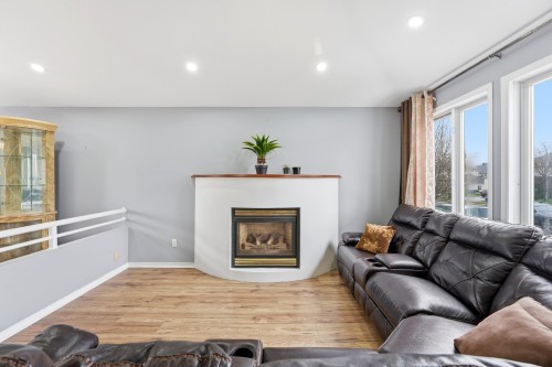 Salon - 960 Rue Basile-Routhier, Repentigny (Repentigny), QC - Indoor Photo Showing Living Room With Fireplace